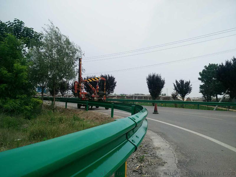 兩波護(hù)欄板規(guī)格
